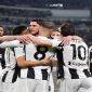Foto: Skuad Juventus Melakukan Selebrasi (Sumber: Football Italia)