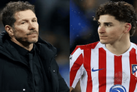 Foto: Diego Simeone dan Julian Alvarez (Sumber: Tn)