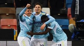 Foto: Beberapa Pemain Juventus Sedang Melakukan Selebrasi (Sumber: Andrea Bressanutti/LaPresse Via AP)