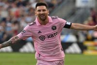 Foto: Lionel Messi Mengenakan Jersey Inter Miami (Sumber: Buenos Aires Times)
