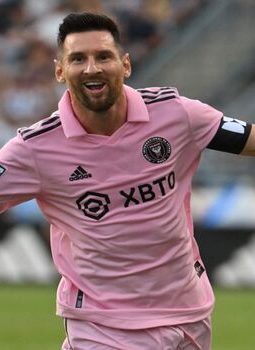 Lionel Messi Nyaris Sentuh 900 Gol! Satu Langkah Lagi Samai Rekor Legendaris Cristiano Ronaldo