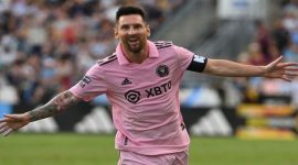 Foto: Lionel Messi Mengenakan Jersey Inter Miami (Sumber: Buenos Aires Times)