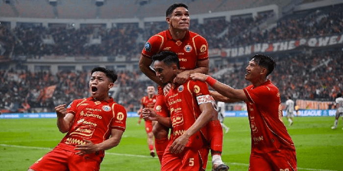 Foto: Beberapa Pemain Persija Jakarta Tengah Melakukan Selebrasi (Sumber: Portal Indonesia)