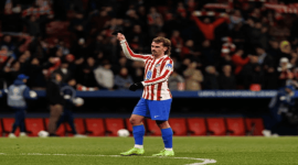 Foto: Antoine Griezmann Mengenakan Jersey Atletico Madrid di Dalam Stadion (Foto: Shutterstock)