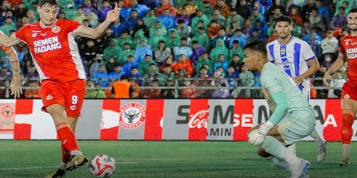 Foto: Pertandingan Semen Padang Vs Persib Bandung (Sumber: X/Semen Padang)