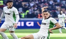 Jay Idzes Kembali Alami Cedera Saat Sassuolo Hadapi Parma