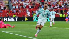Cristiano Ronaldo Melakukan Selebrasi Usai Cetak Gol Penalti Pada Menit Ke-68 (Foto: REUTERS/Mike Segar)