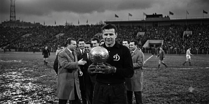 Lev Yashin (Foto: Ilustrasi By Gemini Ai)