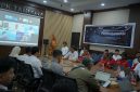 Insan PLN UPK Tambora dengan antusias mengikuti sosialisasi Sistem Manajemen Pengamanan (SMP). Kegiatan ini menjadi bagian dari upaya PLN menerapkan nilai-nilai Pancasila dalam lingkungan kerja, khususnya semangat persatuan, gotong royong, kedisiplinan, serta tanggung jawab bersama dalam menjaga keamanan lingkungan kerja dan aset ketenagalistrikan.