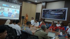 Insan PLN UPK Tambora dengan antusias mengikuti sosialisasi Sistem Manajemen Pengamanan (SMP). Kegiatan ini menjadi bagian dari upaya PLN menerapkan nilai-nilai Pancasila dalam lingkungan kerja, khususnya semangat persatuan, gotong royong, kedisiplinan, serta tanggung jawab bersama dalam menjaga keamanan lingkungan kerja dan aset ketenagalistrikan.